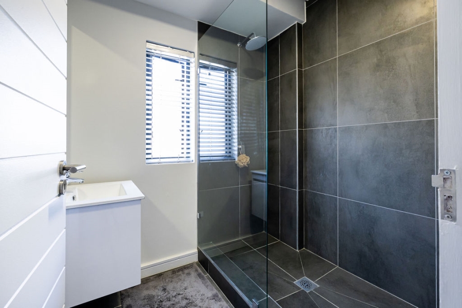 To Let 3 Bedroom Property for Rent in Newinbosch Western Cape